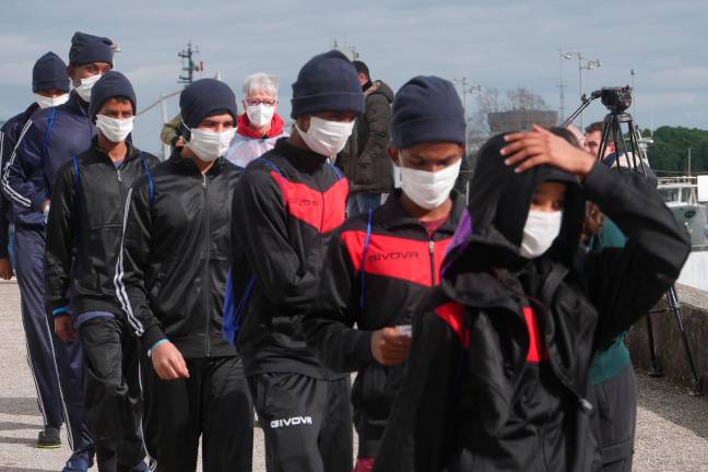 Ravenna accoglie la nave Ong Solidaire con 120 migranti soccorsi