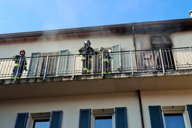 Forlì, incendio in pieno centro prontamente spento dai Vigili del Fuoco VIDEO