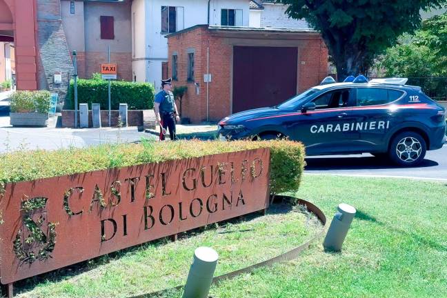 Forlì, ruba in una villetta e scappa a Castel Guelfo, ma rimane imbottigliato nel traffico del centro commerciale e viene arrestato