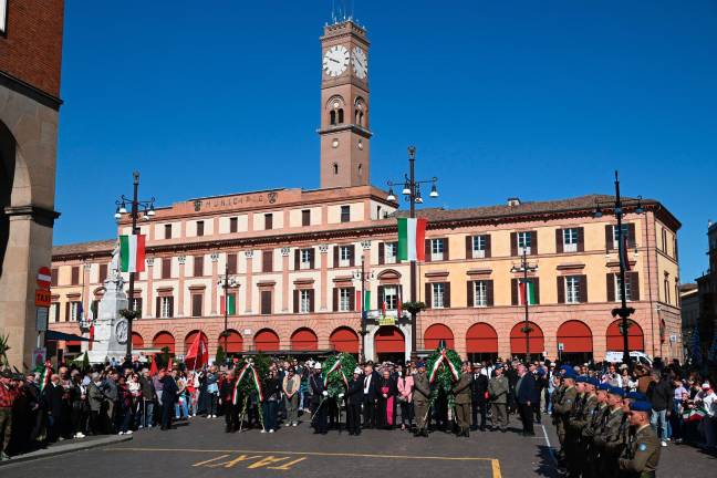 Forlì. Liberazione, celebrazioni nel segno della memoria in piazza Saffi GALLERY