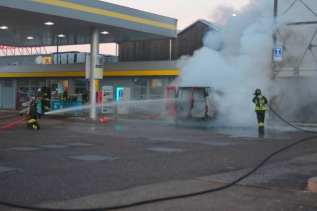 L’intervento dei Vigili del Fuoco (Foto Massimo Fiorentini)