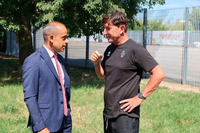 L’assessore allo sport Christian Castorri con l’allenatore del Cesena Michele Mignani (Zanotti)