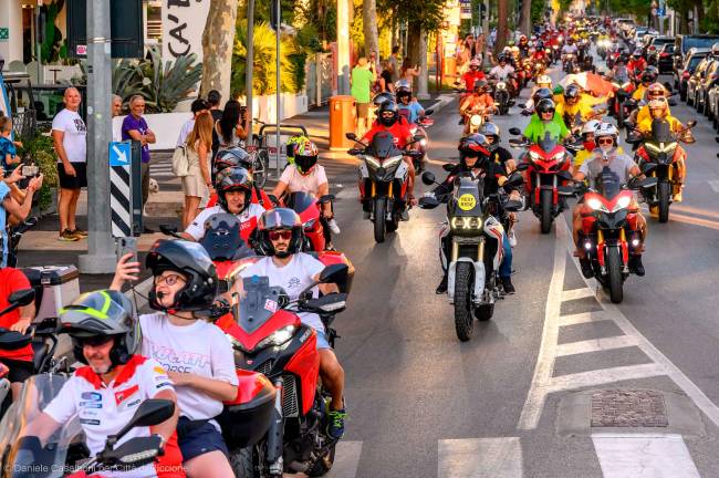 World Ducati Week: oltre 5mila ducatisti hanno sfilato a Riccione - Gallery