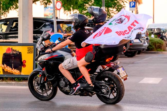 World Ducati Week: oltre 5mila ducatisti hanno sfilato a Riccione - Gallery