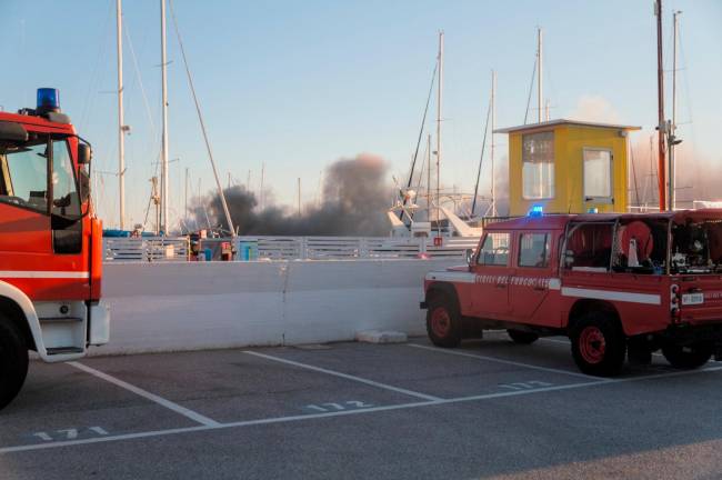 Cervia, incendio al porto turistico, 4 barche a fuoco - Gallery