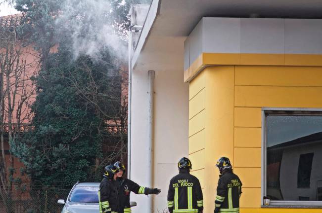 Ravenna, incendio al distributore: pronto intervento dei Vigili del Fuoco, pompe chiuse per motivi di sicurezza - Gallery