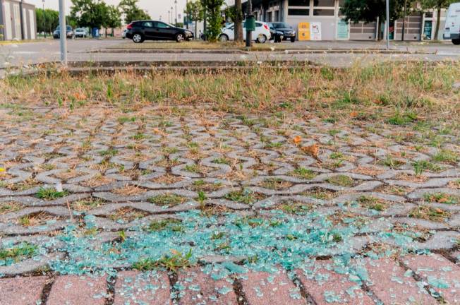 Ravenna, ladri vandali al parcheggio: danneggiate almeno 20 auto - Gallery