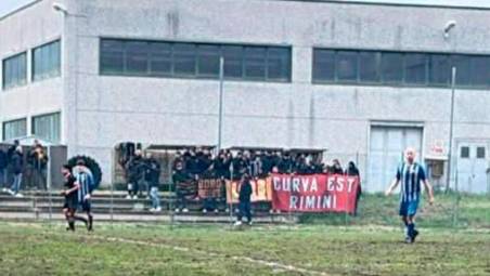 I tifosi della Curva Est Rimini presenti insieme ai cattolichini a San Carlo