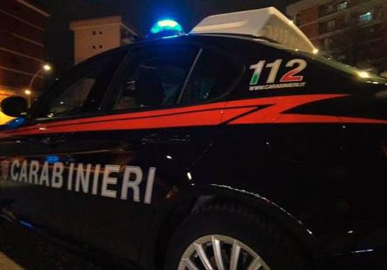Alfonsine. Straniero in stato di alterazione semina il panico in centro, bloccato con il taser