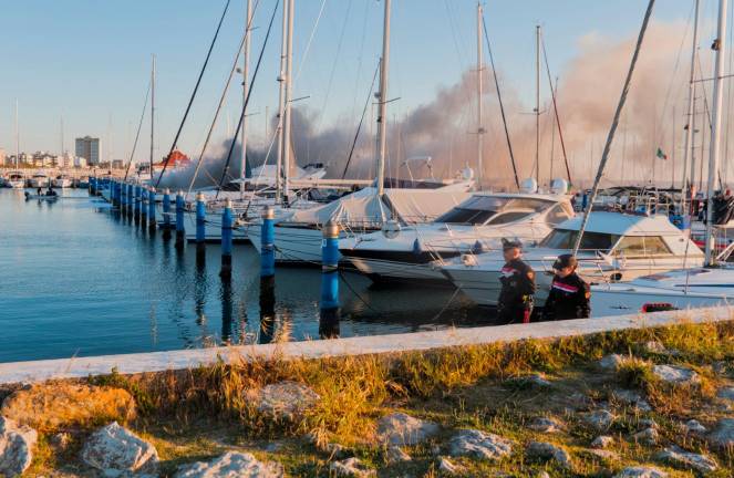 Cervia, incendio al porto turistico, 4 barche a fuoco - Gallery