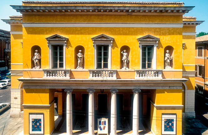 Ravenna, il teatro Alighieri domenica si illumina di blu a ricordo delle vittime civili delle guerre