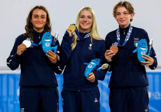 Gaia Urbinati a sinistra con Lucie Schoonheere e Irene Panzavolta (foto Mattia Martegani/CONI)