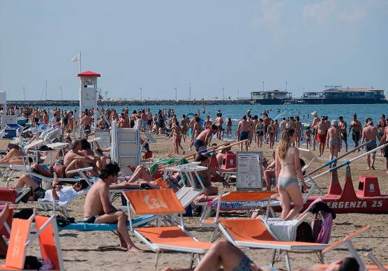 I costi della giornata in spiaggia, Federconsumatori: “In Emilia-Romagna aumenti del 3%, in Sicilia i maggiori rincari”