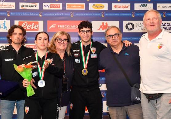 Da sinistra il maestro Devis Brunello, Lavinia e Francesco Delfino insieme ai genitori, il maestro Pavlo Putyatin
