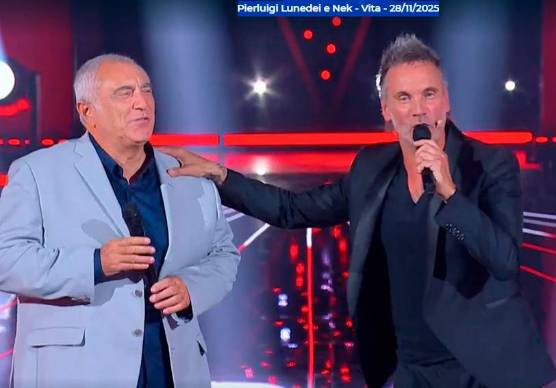 Due momenti dell’esibizione con Nek in semifinale