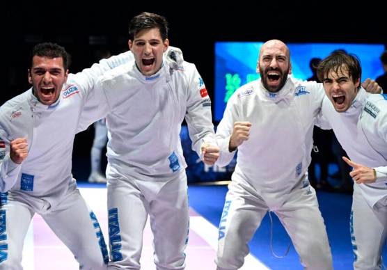 L’esultanza del quartetto azzurro, con Matteo Galassi primo a destra, per il trionfo europeo di Antony