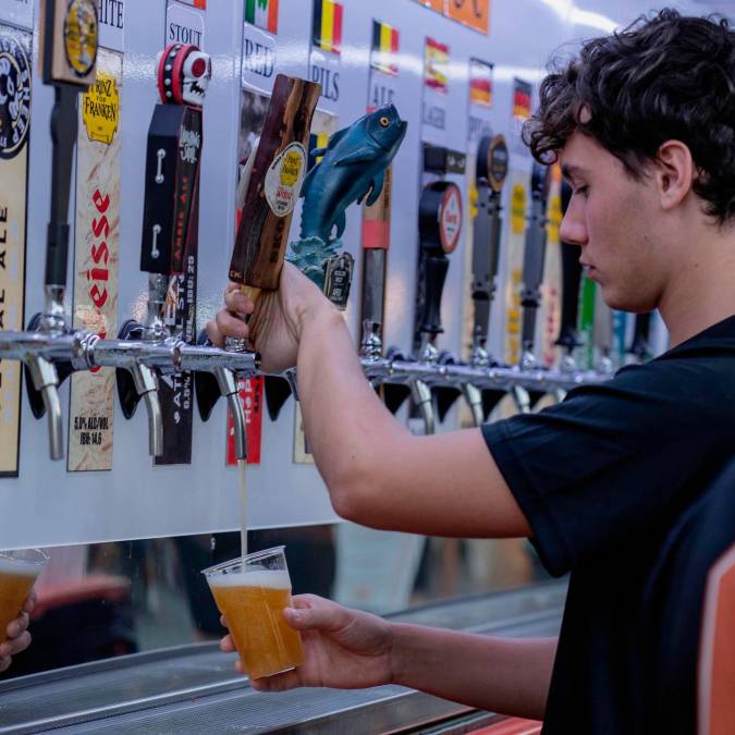 Rimini, in piazzale Fellini birra e musica con BirRimini GALLERY