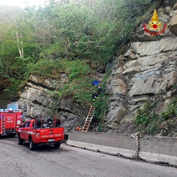 La famiglia in escursione non riesce più a scendere né salire al Passo dei Mandrioli: intervento dei Vigili del Fuoco