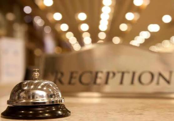 Ravenna, hotel poco adatto ai disabili. Famiglia perde vacanza, il giudice: “L’albergo risarcisca”