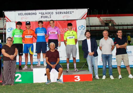 Il podio con i vincitori del Trofeo Superpistard 2026 al Velodromo Servadei