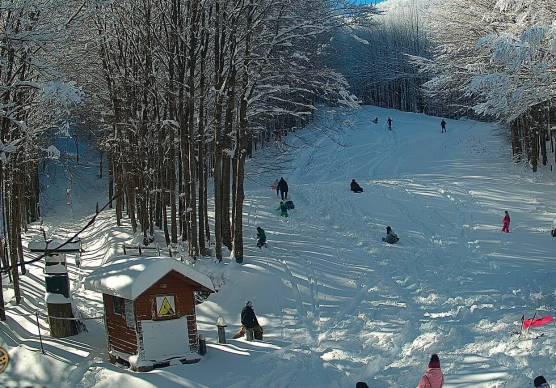 Appassionati della neve al rifugio La Capanna (Immagini tratte dalla Webcam Campigna)