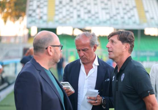 Il direttore generale Corrado Di Taranto, il direttore sportivo Filippo Fusco e il tecnico Michele Mignani (Zanotti)