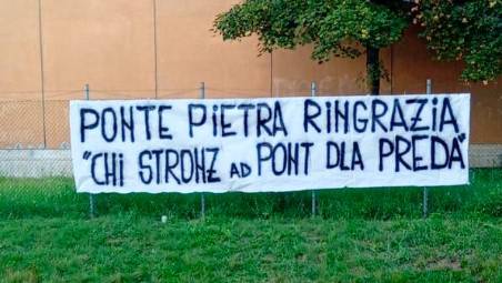 Lo striscione apparso il giorno dell’ultimo concerto