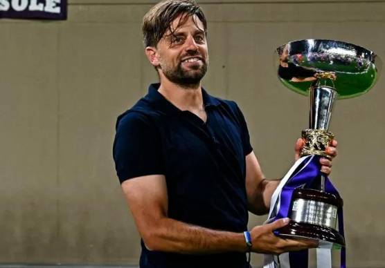 Daniele Galloppa ieri è stato festeggiato dai tifosi viola della curva Fiesole