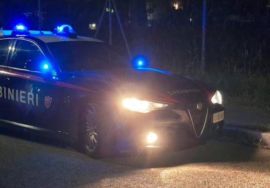 Ravenna, “fatemi entrare”: ubriaco fradicio, minaccia col coltello la sicurezza del locale, scatta la denuncia