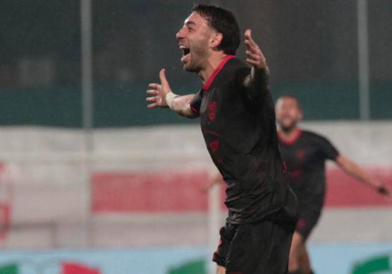 Davide Macrì esulta: ha segnato due gol nelle ultime due trasferte