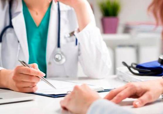 Rimini. Si finge paziente e invia foto dei genitali alla dottoressa: 52enne condannato