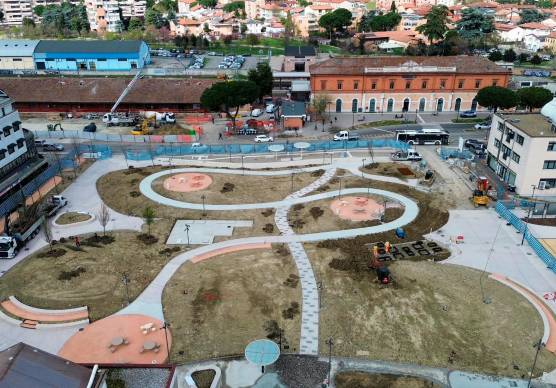 I lavori per la nuova piazza all’insegna del verde e dello sport