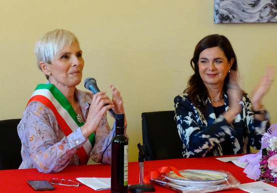 La sindaca Mirna Cecchini con Laura Boldrini