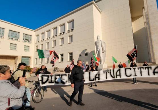 Forlì, il presidio di Forza Nuova: “Ridare l’Italia agli italiani” VIDEO