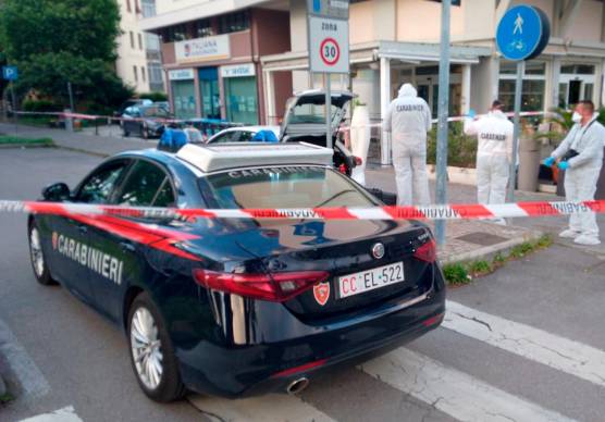L’intervento delle forze dell’ordine sul posto (foto Massimo Fiorentini)
