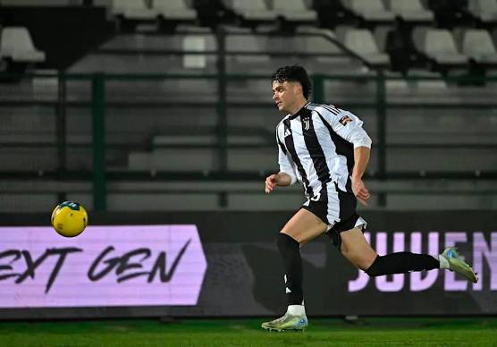 Alessandro Pietrelli con la maglia della Juventus Next Gen