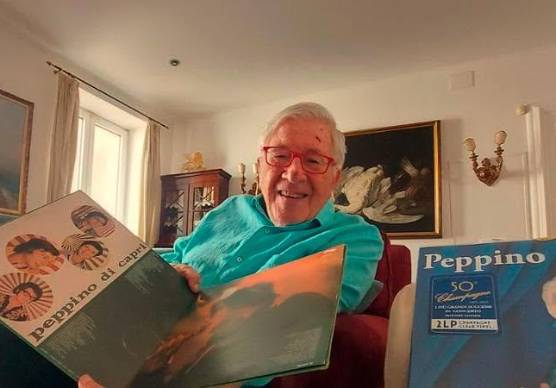 Addio a Peppino di Capri, la voce di “Champagne”, il brano legato nell’immaginario collettivo alla Riviera