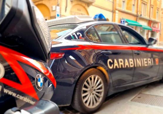 Ravenna, ruba tre scarpe e le mette nello zaino ma scatta il dispositivo antitaccheggio