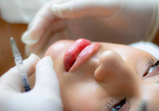 Rimini, filler a 15 anni: quando il ritocchino diventa il regalo di Natale