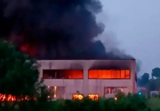 Mercato Saraceno, Arpae dopo l’incendio alla Plastisavio: “Modesto incremento di polveri Pm10, tutelate le acque del Savio”