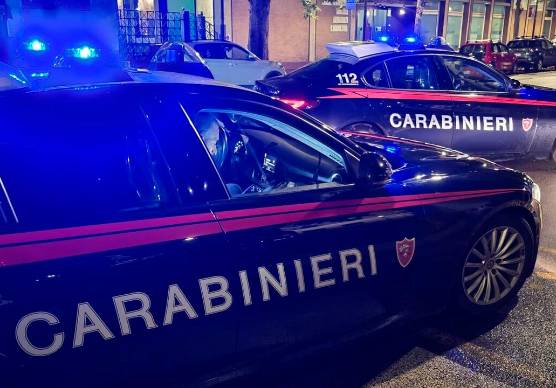Lavezzola, prima spintona i passanti alla festa del paese, poi aggredisce i Carabinieri: 23enne arrestato