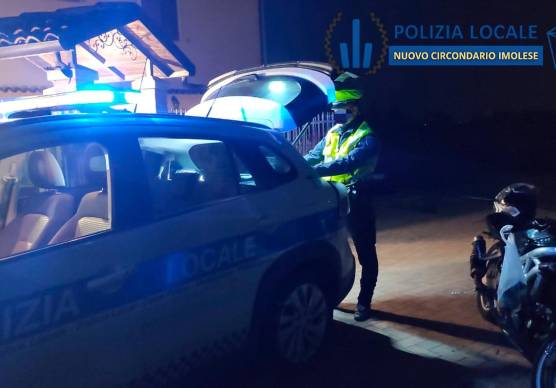 Imola, scontro sulla via Gambellara grave un motociclista lughese di 30 anni