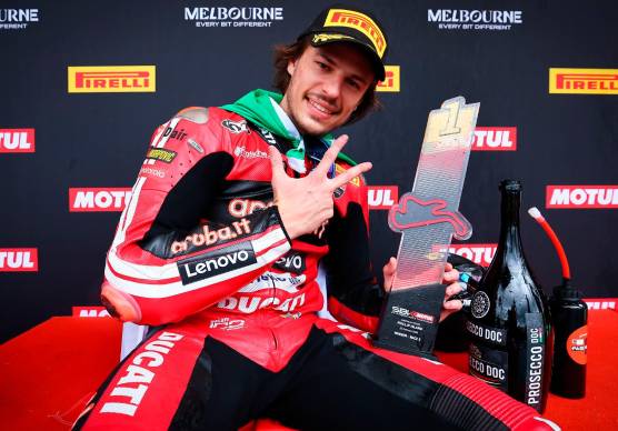 Nicolò Bulega ha firmato subito una tripletta ed è in fuga in classifica