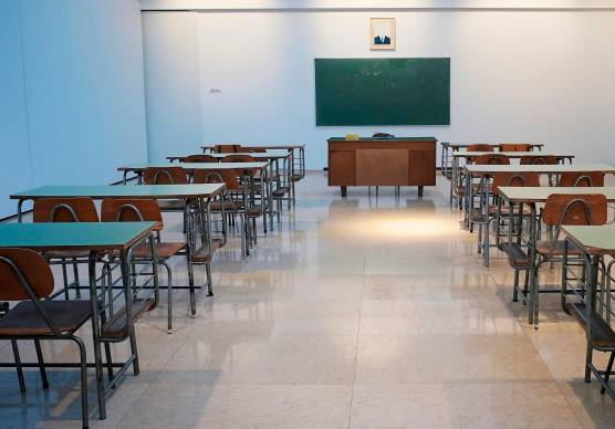 Rimini, firmano 35 certificati medici falsi per fare stare a casa la prof: tre condanne per truffa