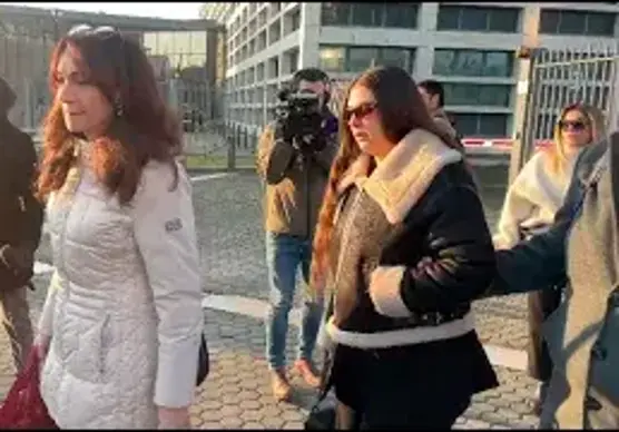 Giorgia Saponi all’ingresso del tribunale