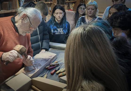 Gambettola, la Stamperia Pascucci si trasforma in scuola: “Le idee dei giovani diventano una tovaglia o un arazzo” - Gallery