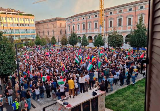 La manifestazione antirazzista del mese scorso in piazza della Libertà