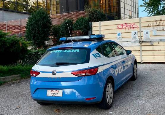 Rimini, l’ex colonia Enel dormitorio abusivo di irregolari: via alle procedure di espulsione