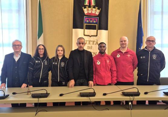 Il patron Corrado Maria Dones, Marina Meldoli, Chiara Barzasi. l’assessore Christian Castorri, Manrique Larduet, Massimo Gallina e Roberto Germani (Zanotti)