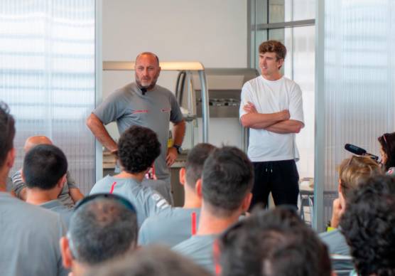 Max Sirena insieme al campione neozelandese Peter Burling che dopo tre vittorie con Team New Zealand sarà al lavoro con gli italiani